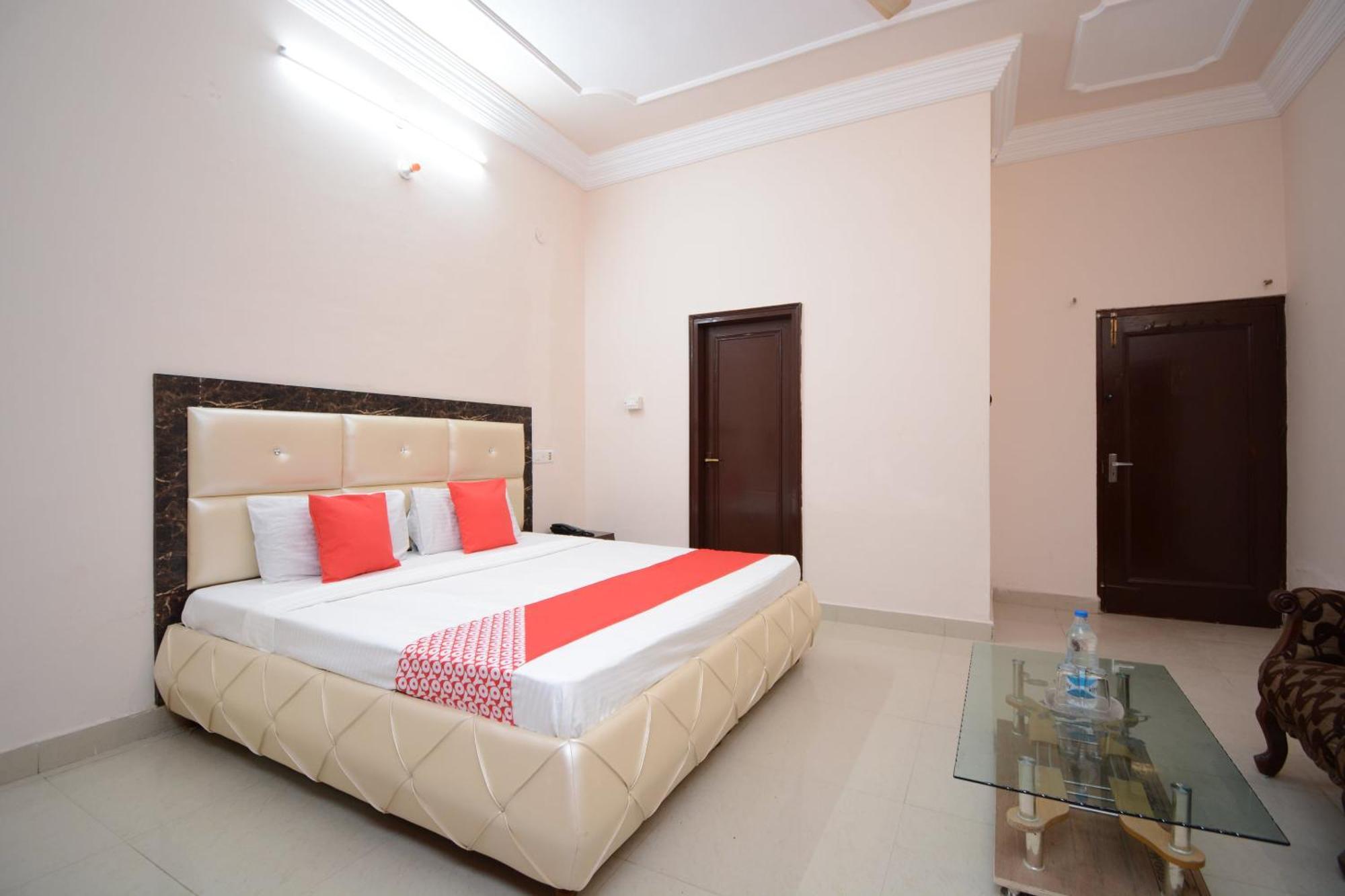 Hotel Asia Palace Pathankot Ngoại thất bức ảnh